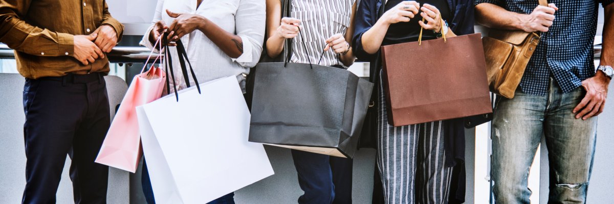 Shoppingtüten und Menschen