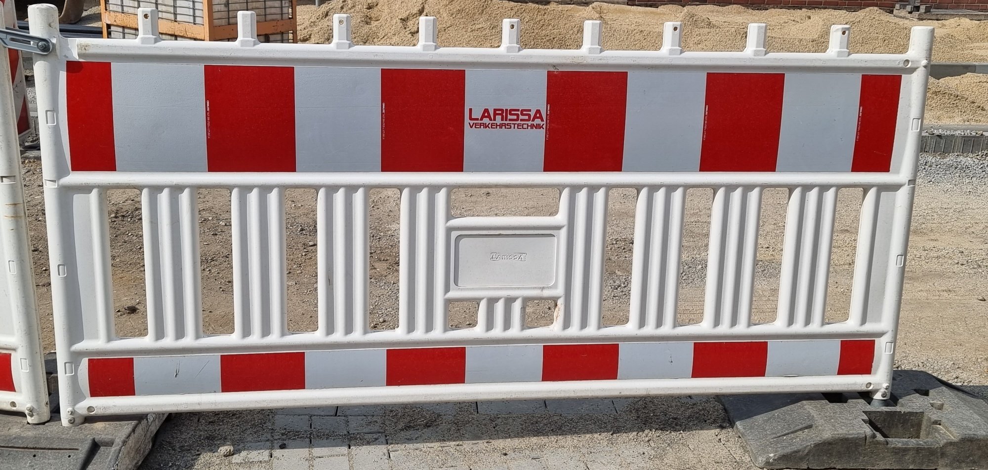 Baustellenabsperrung auf einer Straße