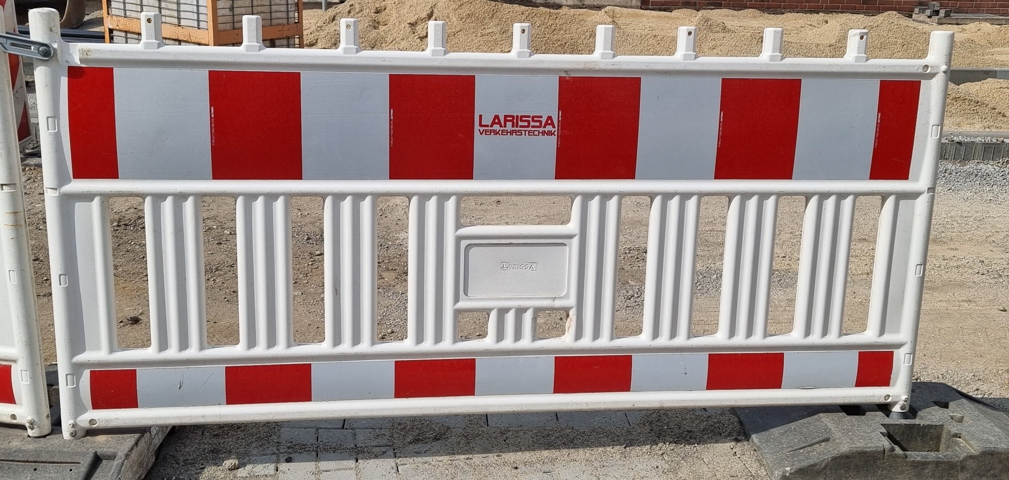 Baustellenabsperrung auf einer Straße