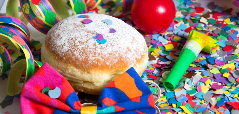 Konfetti, Berliner und Luftschlangen