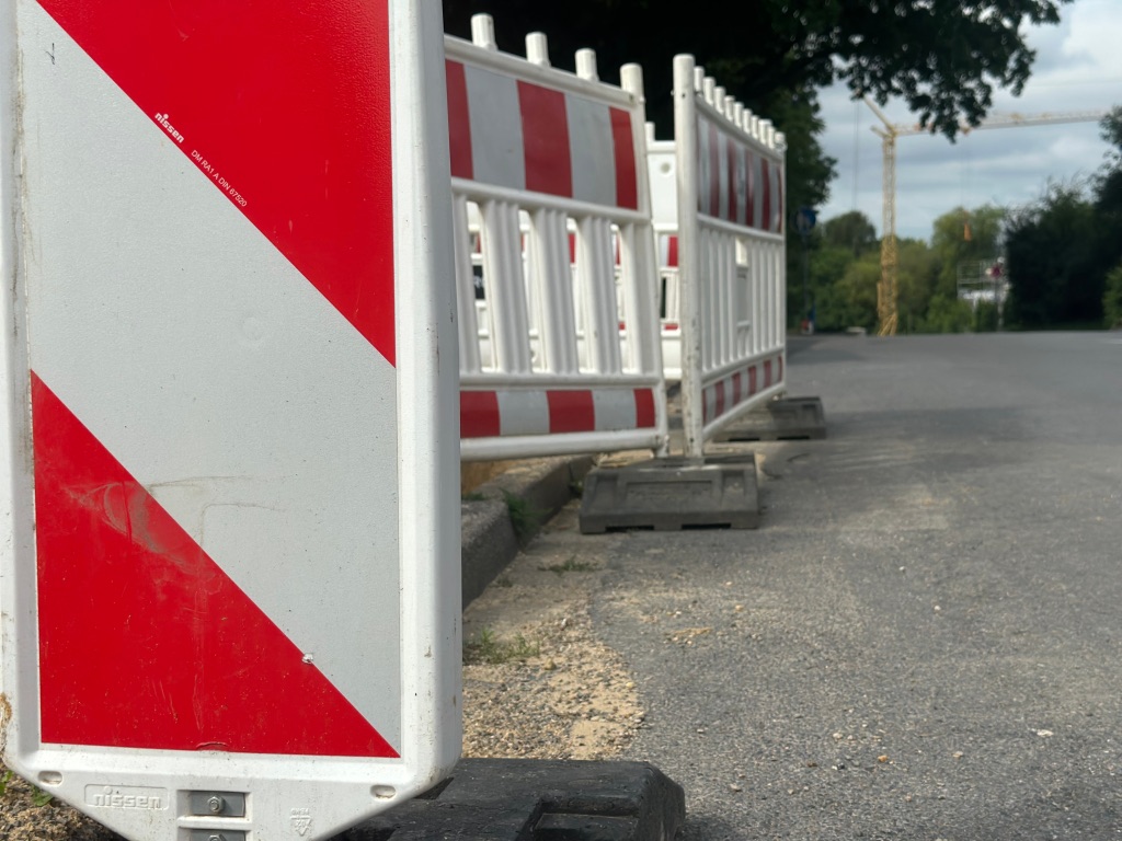 Baustellenschilder auf einer Straße