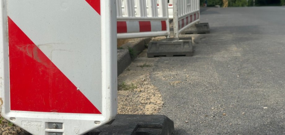 Baustellenschilder auf einer Straße