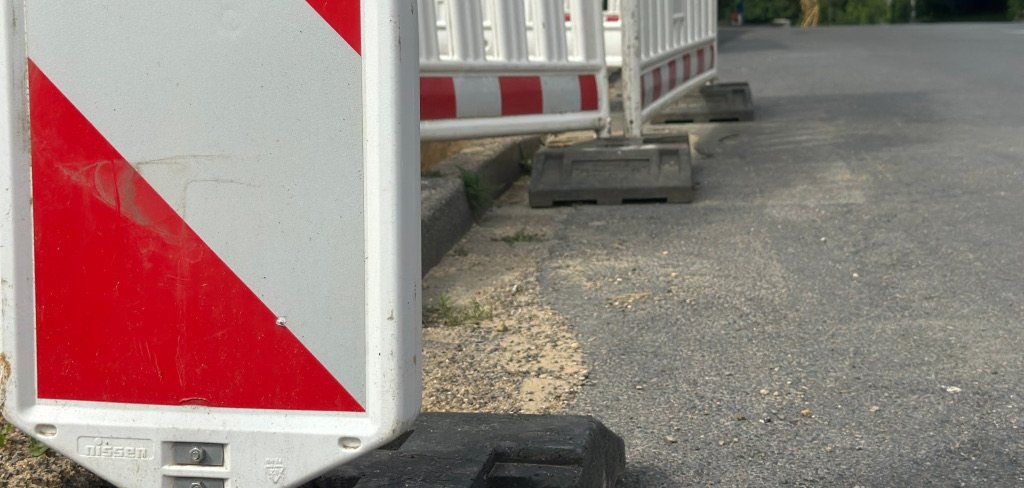 Baustellenschilder auf einer Straße