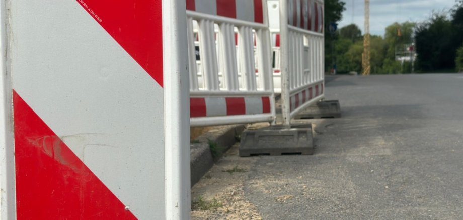 Baustellenschilder auf einer Straße