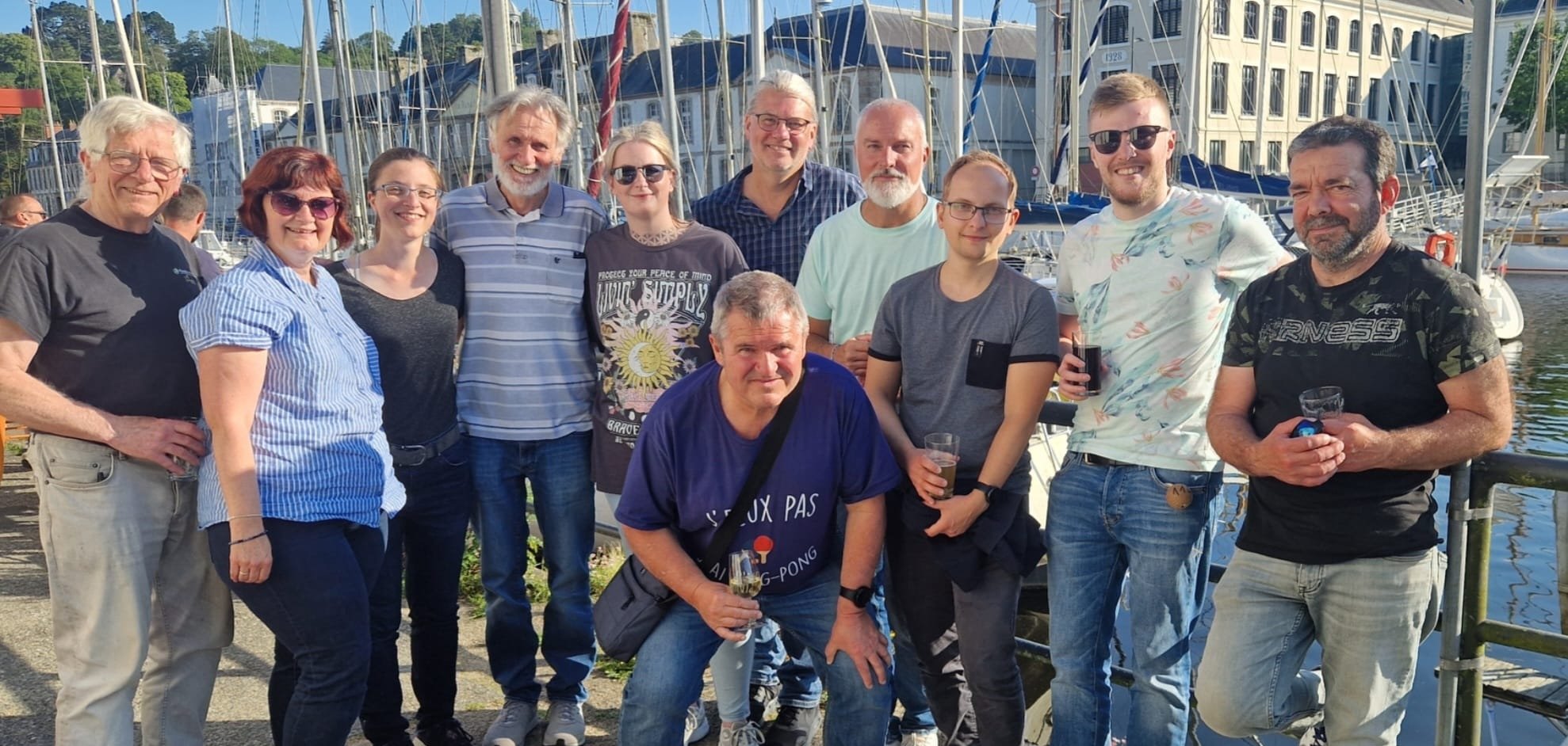 Eine Gruppe Menschen.