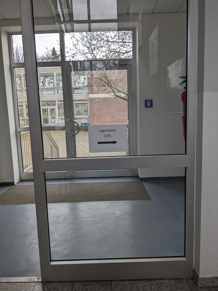 Umzugsschild an Tür