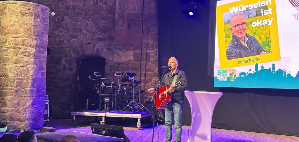 Christoph Birken sind auf der Bühne sein Lied.