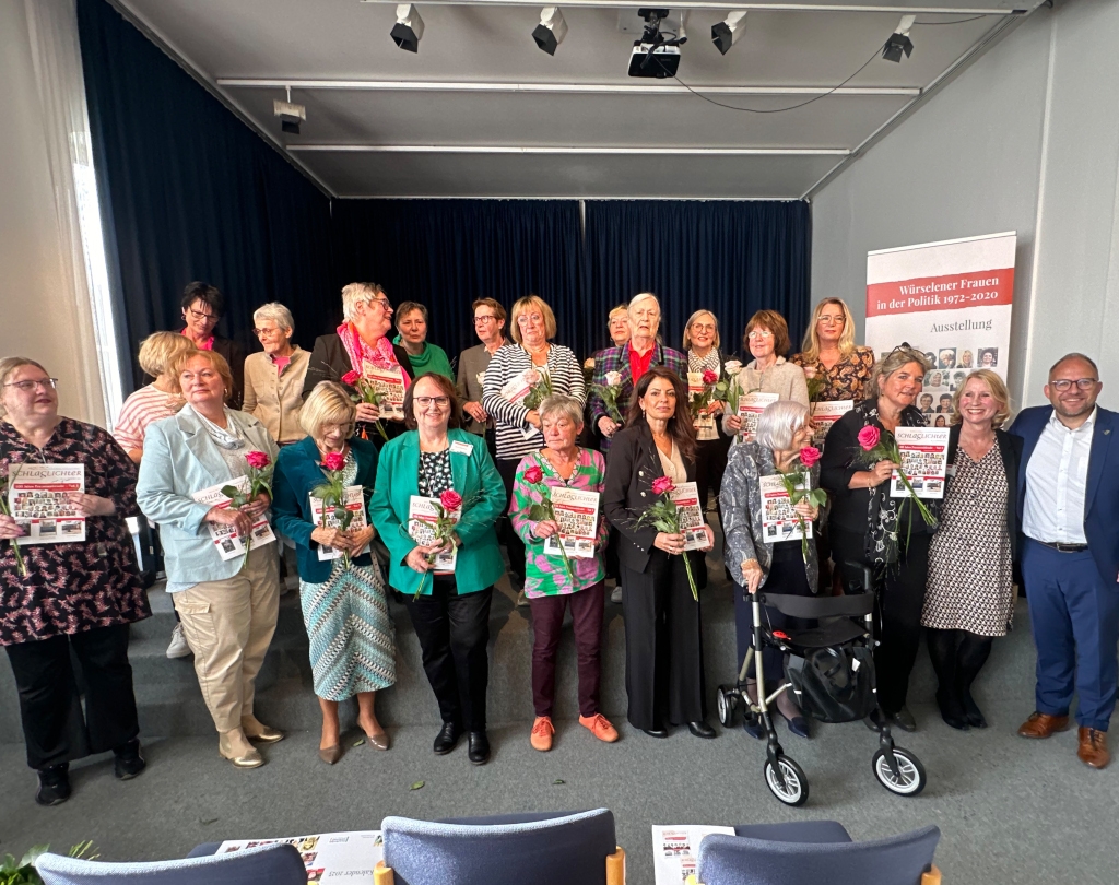 Alle Frauen aus dem Saal, die im Heft portraitiert sind, sind auf der Bühne.