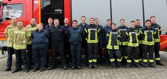 Gruppe Feuerwehrleute Grundausbildung