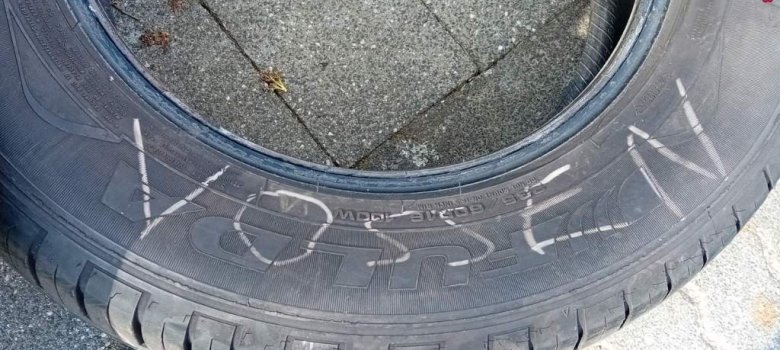 Reifen mit der Aufschrift "Vossen"