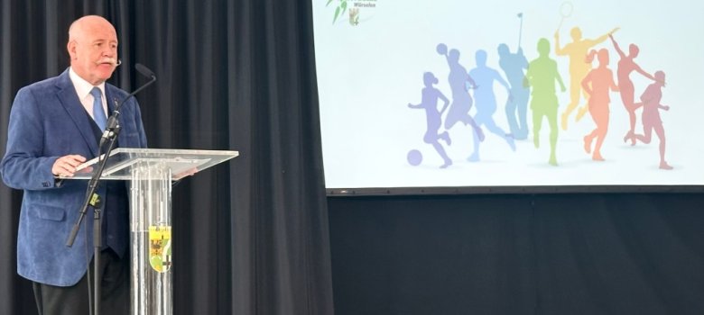 Der Vorsitzende des STadtsportverbandes Hans-Josef Bülles lobt das Engagement der Stadt.