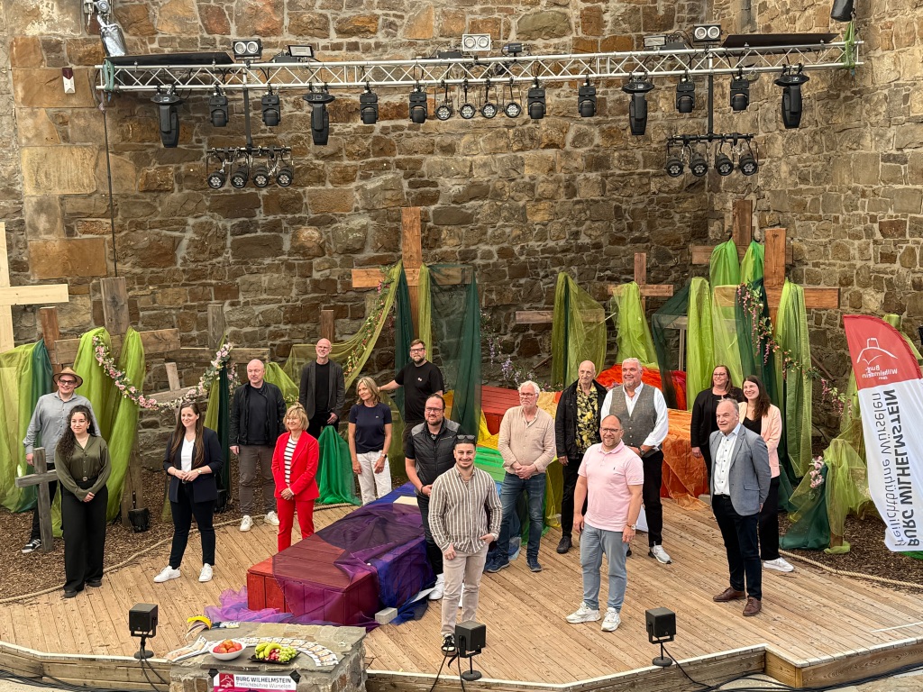 Veranstalter und Organisatoren auf der Burg Wilhelmstein.