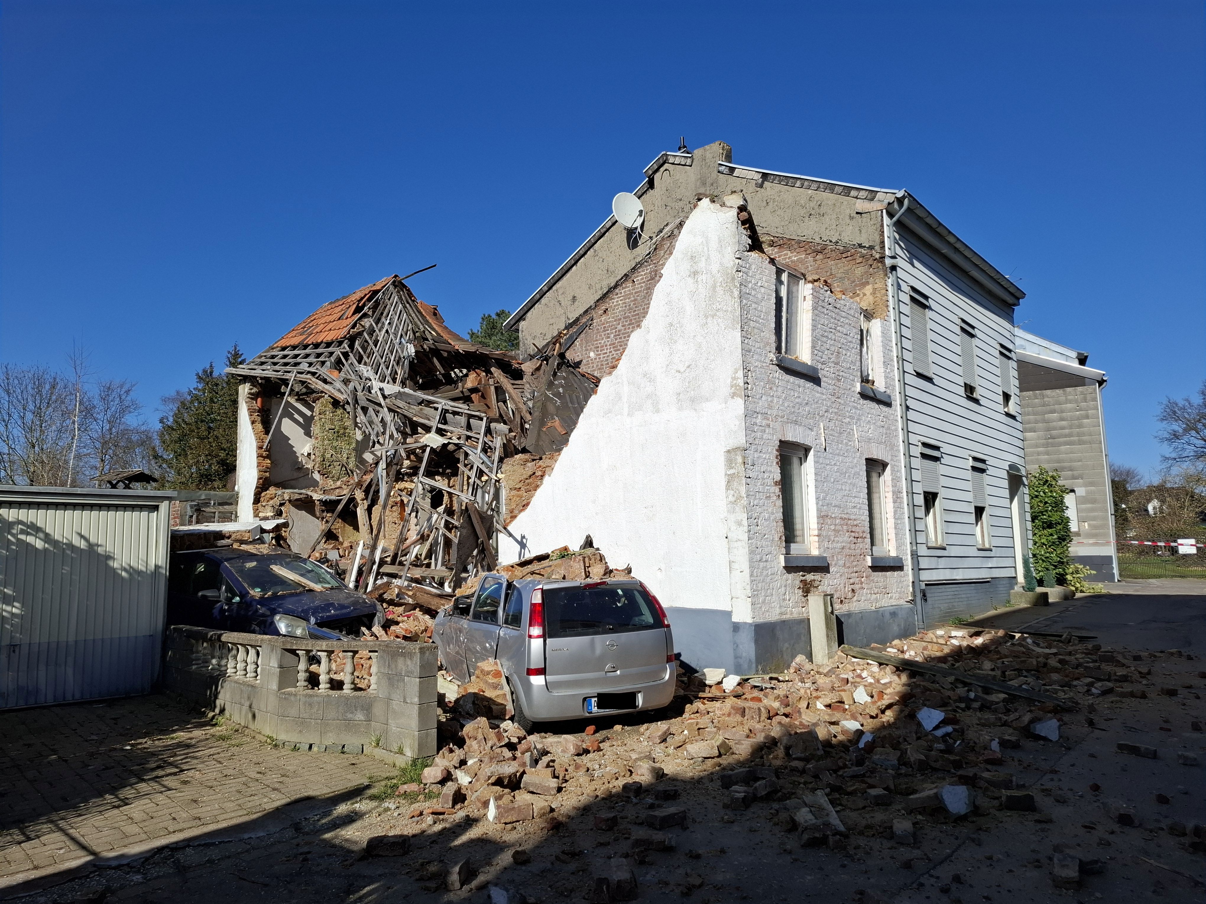 Hauseinsturz Straße Lümeth
