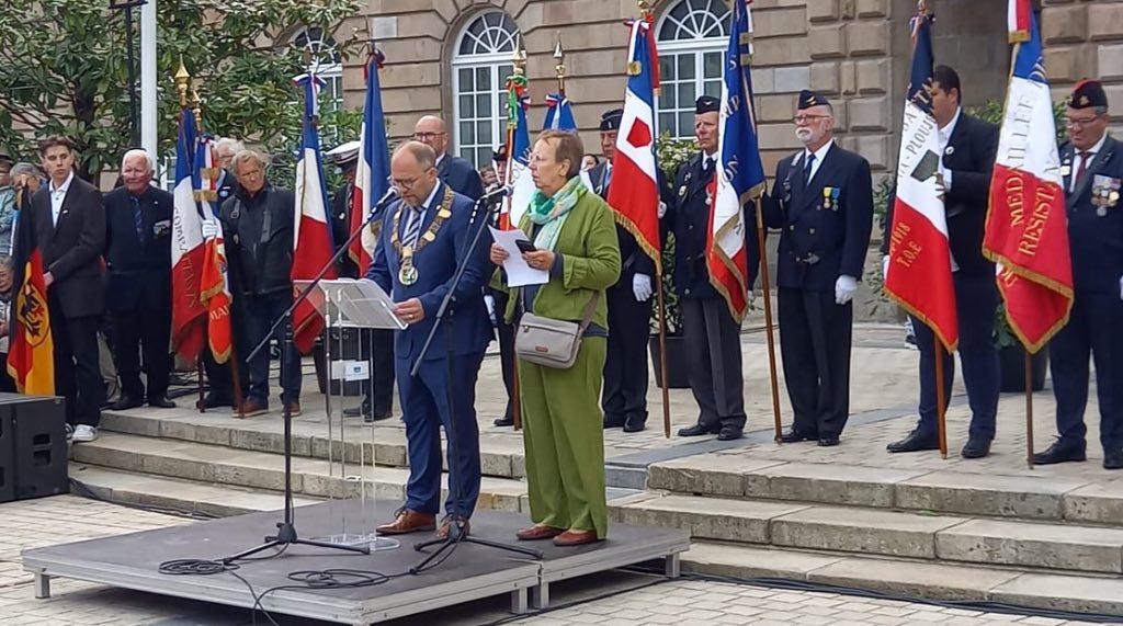 Bürgermeister Roger Nießen spricht in Morlaix.