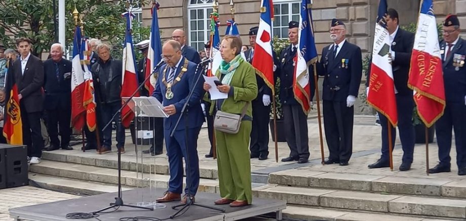 Bürgermeister Roger Nießen spricht in Morlaix.