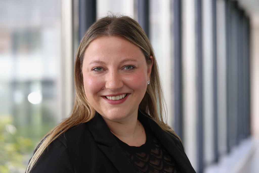 Vanessa Becker Vanessa Becker