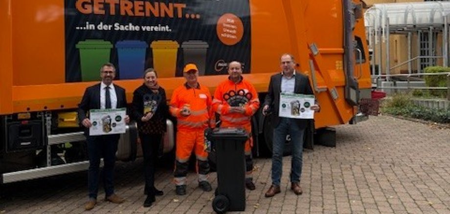 Müllwagen mit Webebotschaft.