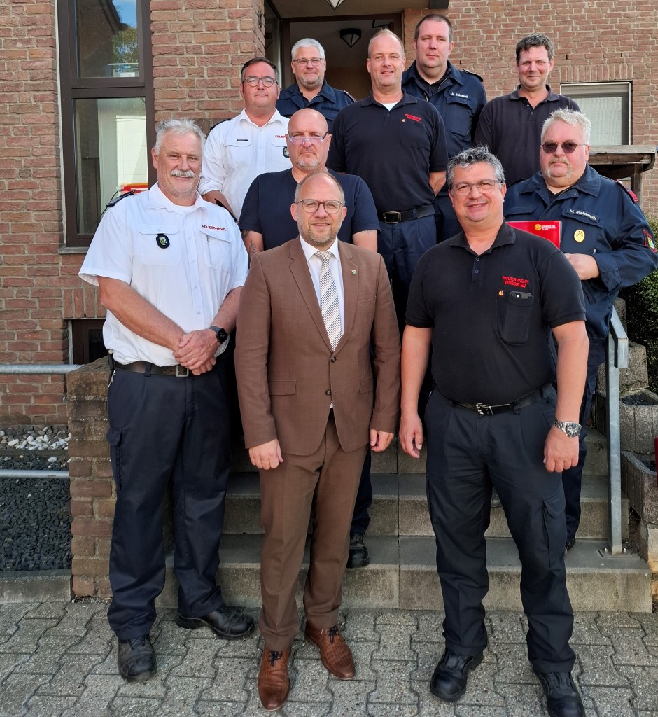 vor der Feuerwehrwache Mitte