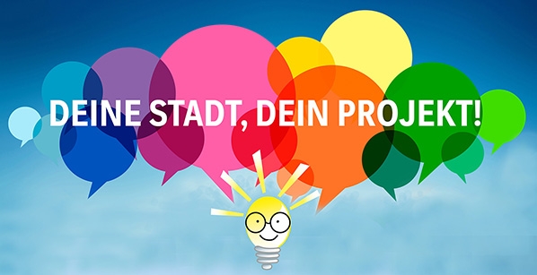 Bunte Luftballons und ein Schriftzug mit "DEINE STADT, DEIN PROJEKT"
