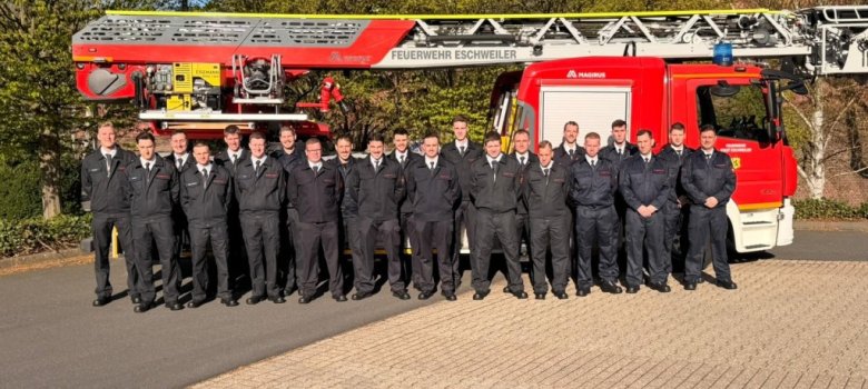Die Teilnehmer des interkommunalen Lehrgangs kommen aus den Feuerwehren Alsdorf, Herzogenrath, Eschweiler und Stolberg sowie der Feuerwehr der NATO-Airbase.