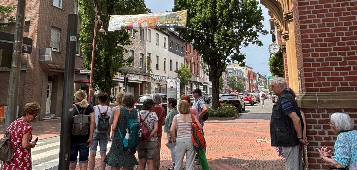 Stadtführung der etwas anderen Art- Wandergruppe „Gut zu Fuß“ und Geschichtswerkstatt Würselen Stadtführung der etwas anderen Art- Wandergruppe „Gut zu Fuß“ und Geschichtswerkstatt Würselen