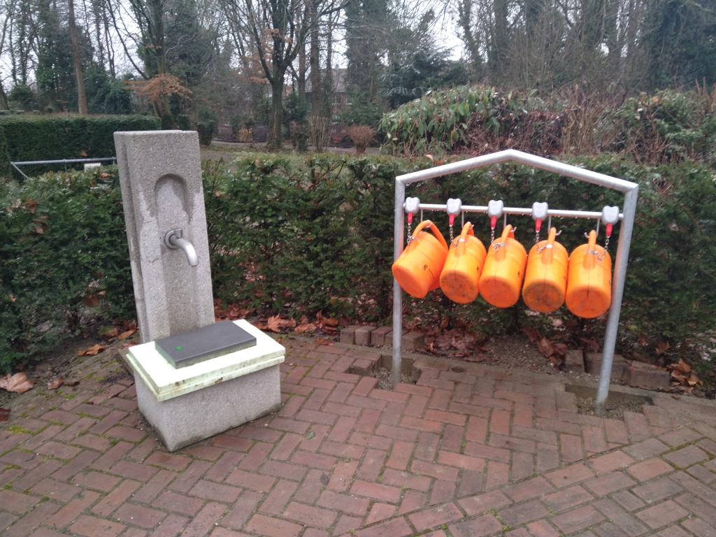 Neue Regelung zur Nutzung von Gießkannen auf den Friedhöfen