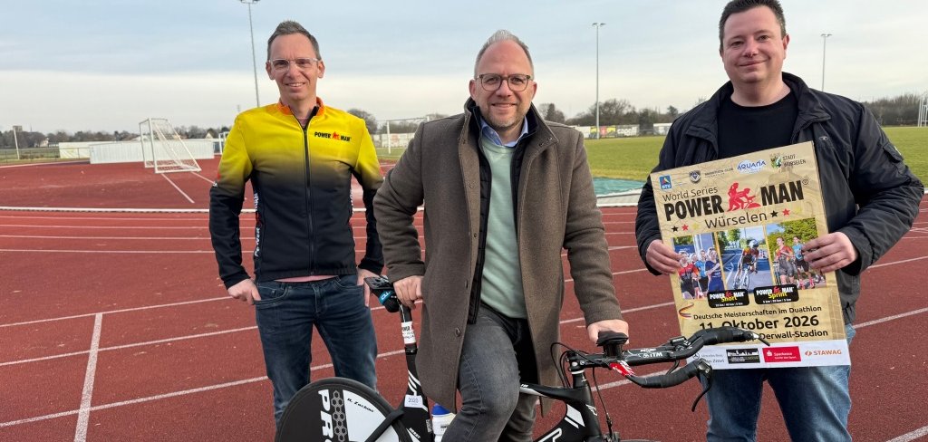 Veranstalter Patrick Thevis, Bürgermeister Roger Nießen und Andreas Müller vom Aqana.