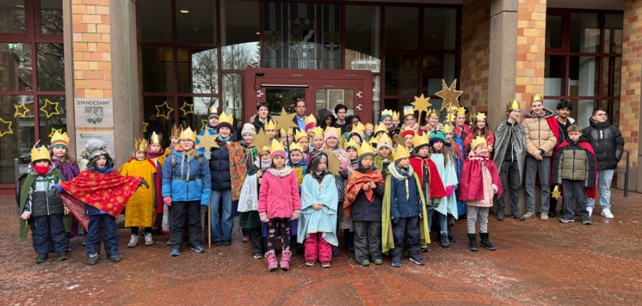 Sternensinger vor dem Würsleener Rathaus