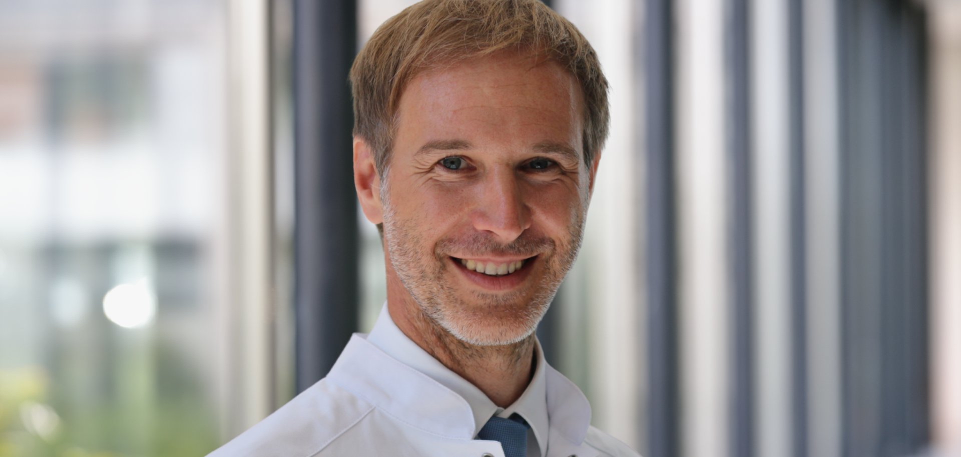Dr. Christoph Mitschke, Chefarzt der Klinik für Schmerztherapie und Palliativmedizin Dr. Christoph Mitschke, Chefarzt der Klinik für Schmerztherapie und Palliativmedizin