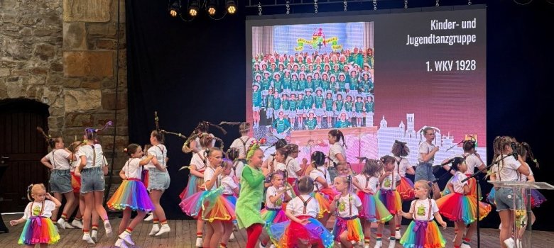 Showtanztruppe der Kinder- und Jugendabteilung des 1. Würselener Karnevalsvereins 1928 Showtanztruppe der Kinder- und Jugendabteilung des 1. Würselener Karnevalsvereins 1928