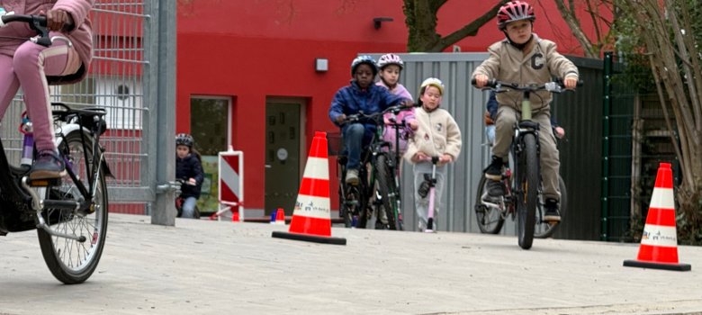 Hinter der Aktion steckt der ehemalige Radsportprofi Holger Sievers, der mit seiner Cycling Academy einen speziellen Parcours entwickelt hat. 
