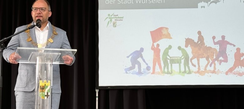 Bürgermeister Roger Nießen fand in seinem Grußwort bewegende Worte für die Athletinnen, Athleten sowie ehrenamtlich Engagierten im Sport.