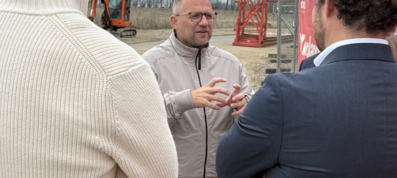 Bürgermeister Roger Nießen im Gespräch.