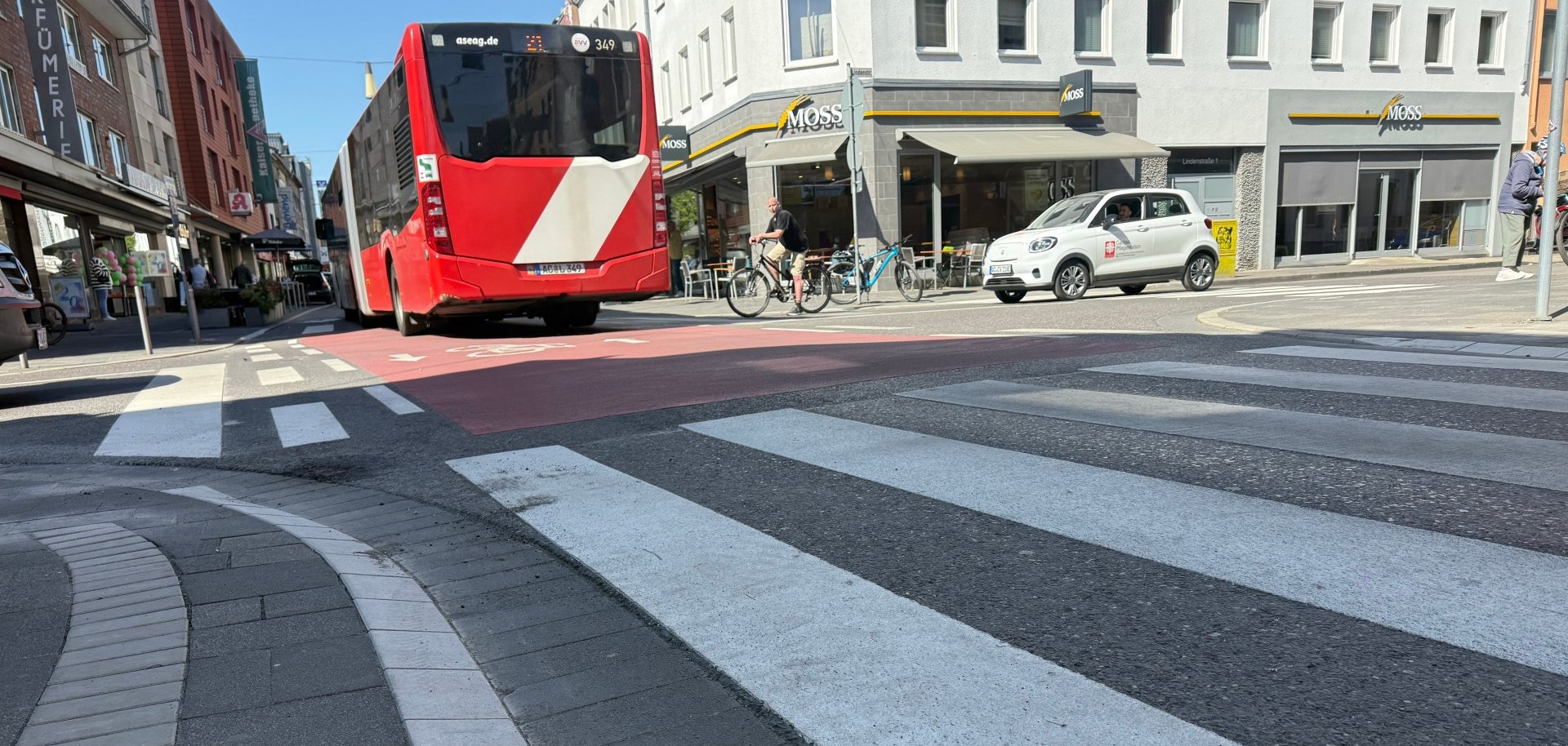 Bus auf der Kaiserstraße Bus auf der Kaiserstraße