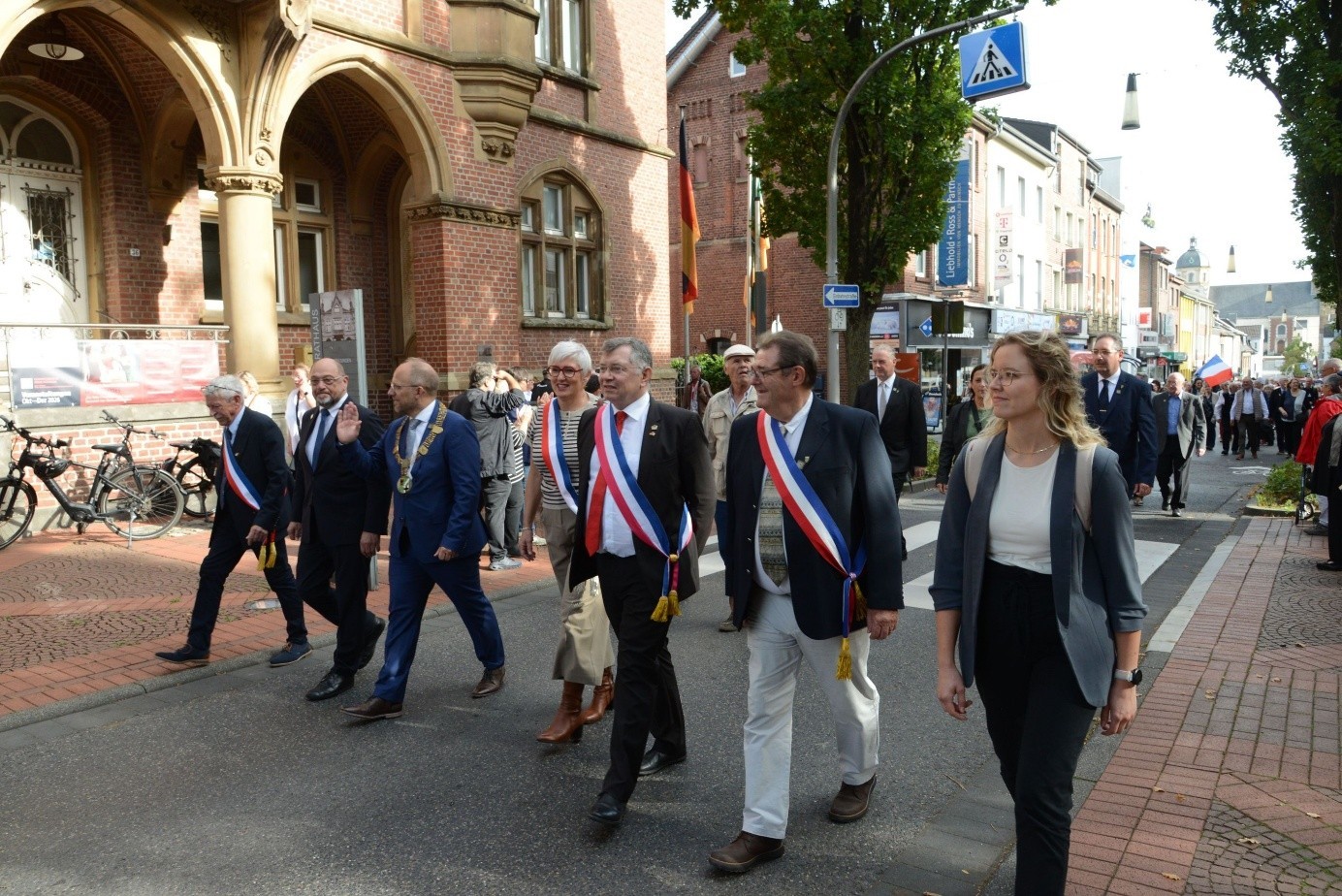 Festumzug zum Jubiläum: Unsere Ehrengäste aus Morlaix. Festumzug zum Jubiläum: Unsere Ehrengäste aus Morlaix.