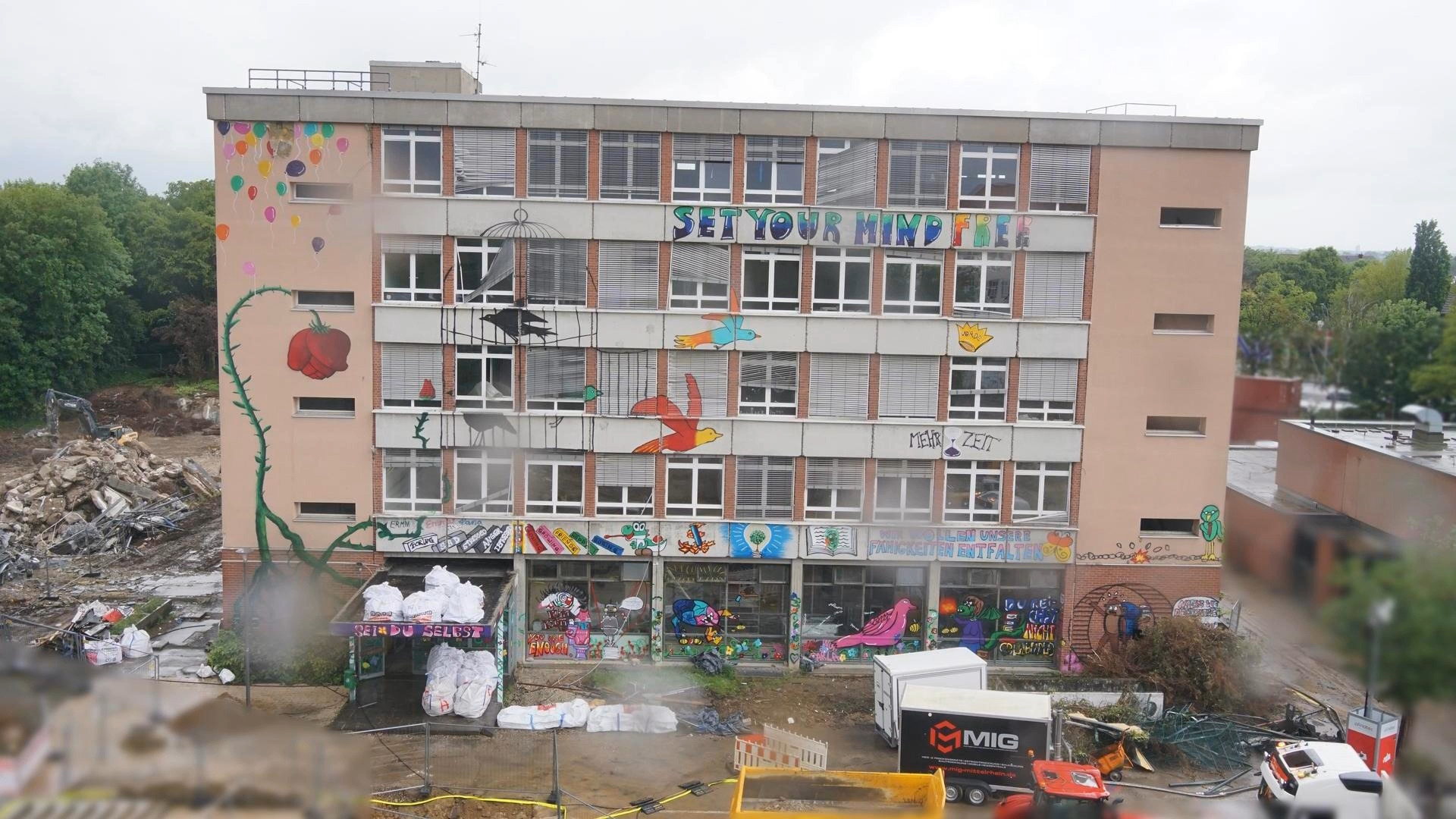 Bildmaterial dokumentiert Transformation des Gymnasiums