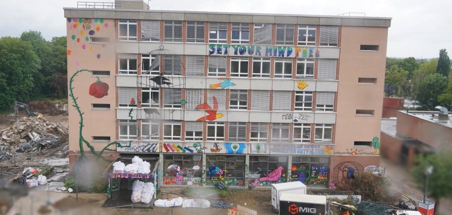 Bildmaterial dokumentiert Transformation des Gymnasiums