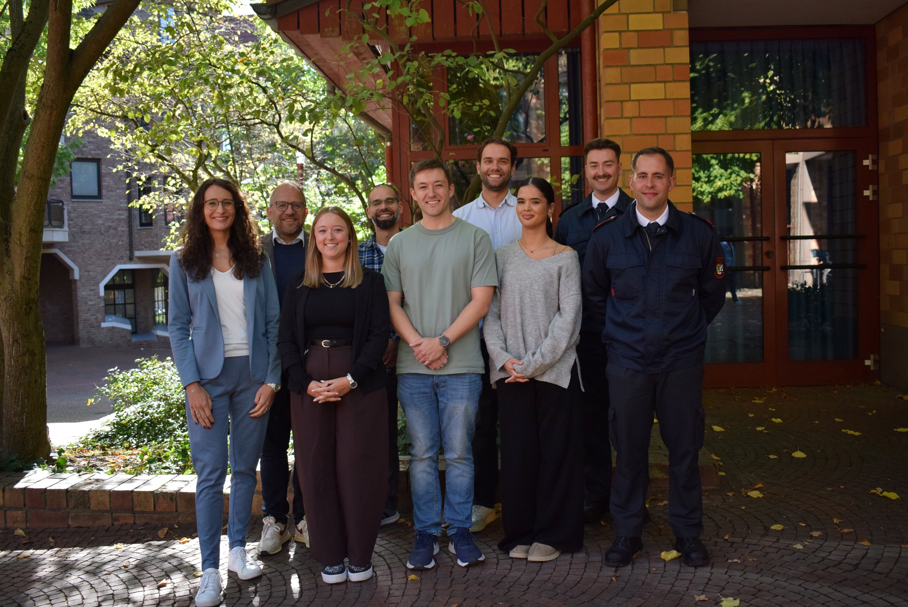 Selina Berwanger, Bürgermeister Roger Nießen, Angelina Franken, Marvin Rademacher, Philipp Stremme, Maximilian Durst, Zilan Cetin, Fabian Pfleumer, Maurice Book v.l Selina Berwanger, Bürgermeister Roger Nießen, Angelina Franken, Marvin Rademacher, Philipp Stremme, Maximilian Durst, Zilan Cetin, Fabian Pfleumer, Maurice Book v.l