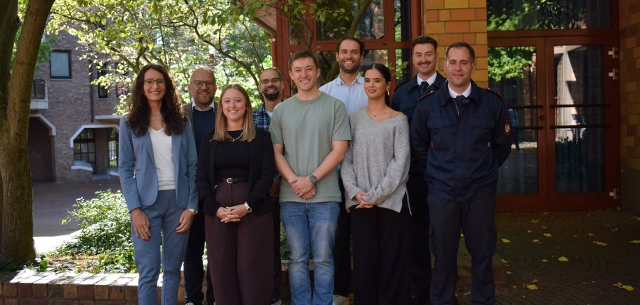 Selina Berwanger, Bürgermeister Roger Nießen, Angelina Franken, Marvin Rademacher, Philipp Stremme, Maximilian Durst, Zilan Cetin, Fabian Pfleumer, Maurice Book v.l Selina Berwanger, Bürgermeister Roger Nießen, Angelina Franken, Marvin Rademacher, Philipp Stremme, Maximilian Durst, Zilan Cetin, Fabian Pfleumer, Maurice Book v.l