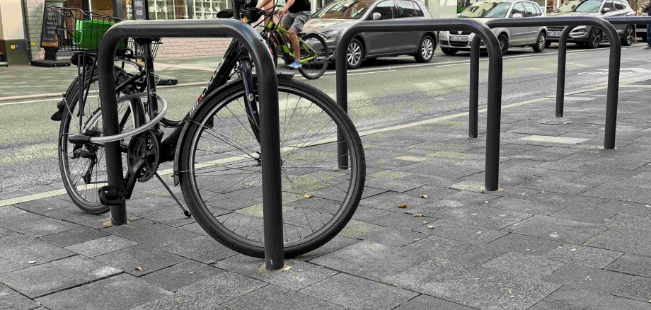 Neue Fahrradbügel in der Kaiserstraße umgesetzt Neue Fahrradbügel in der Kaiserstraße umgesetzt