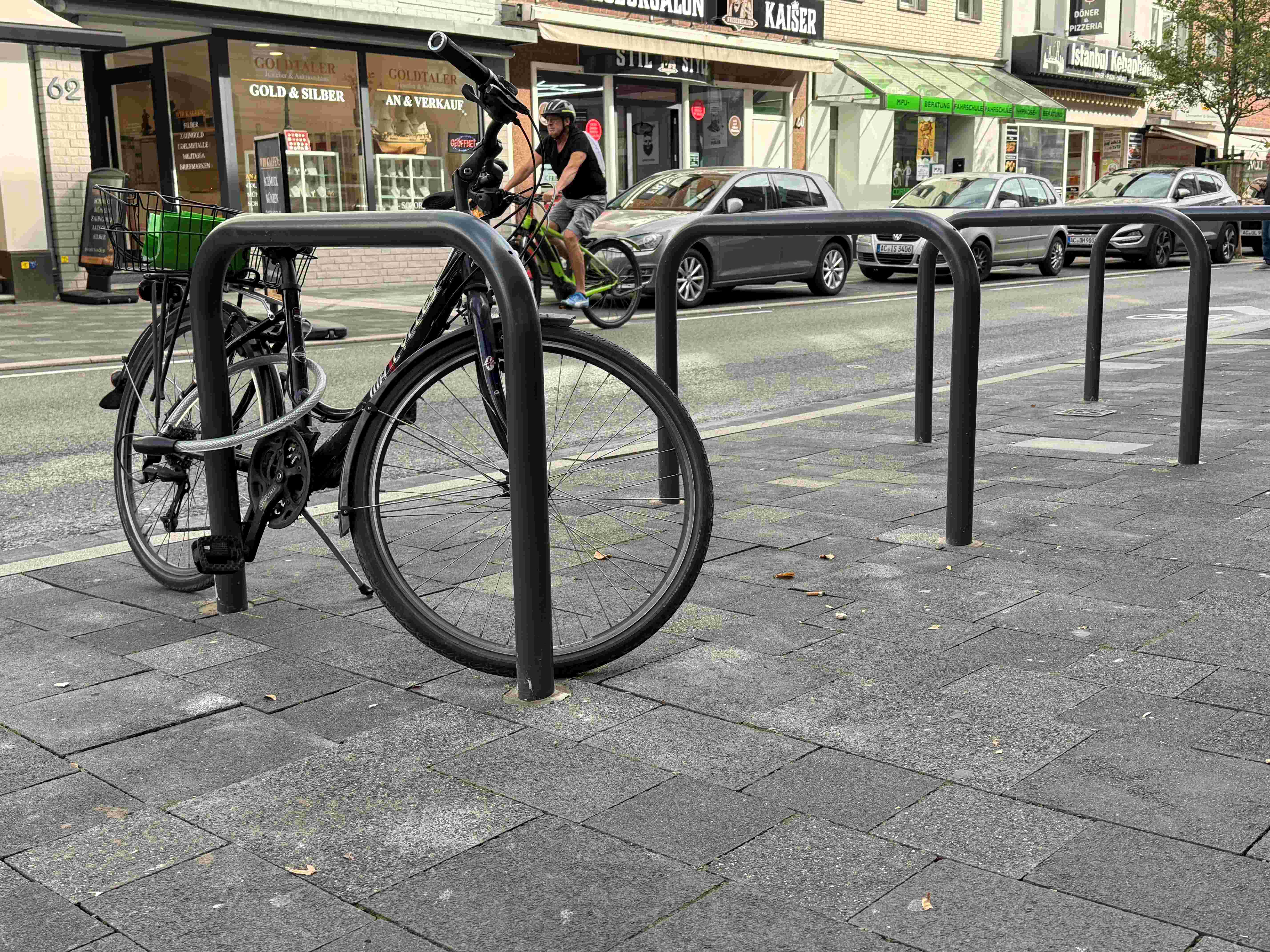 Neue Fahrradbügel in der Kaiserstraße umgesetzt Neue Fahrradbügel in der Kaiserstraße umgesetzt