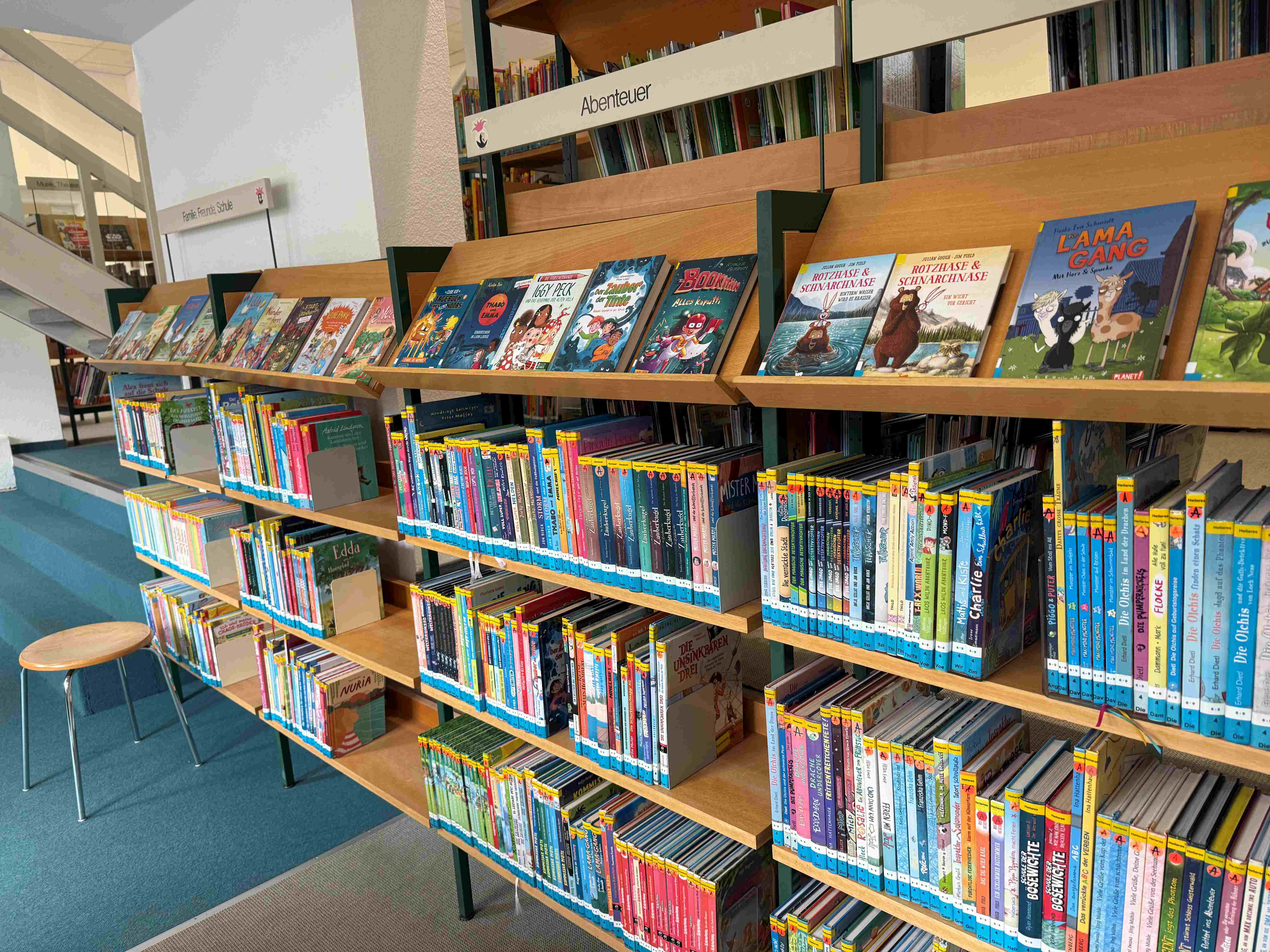 Stadtbücherei feiert beeindruckenden Erfolg des Sommerleseclubs Bücherregal